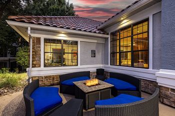 Fire pit lounge